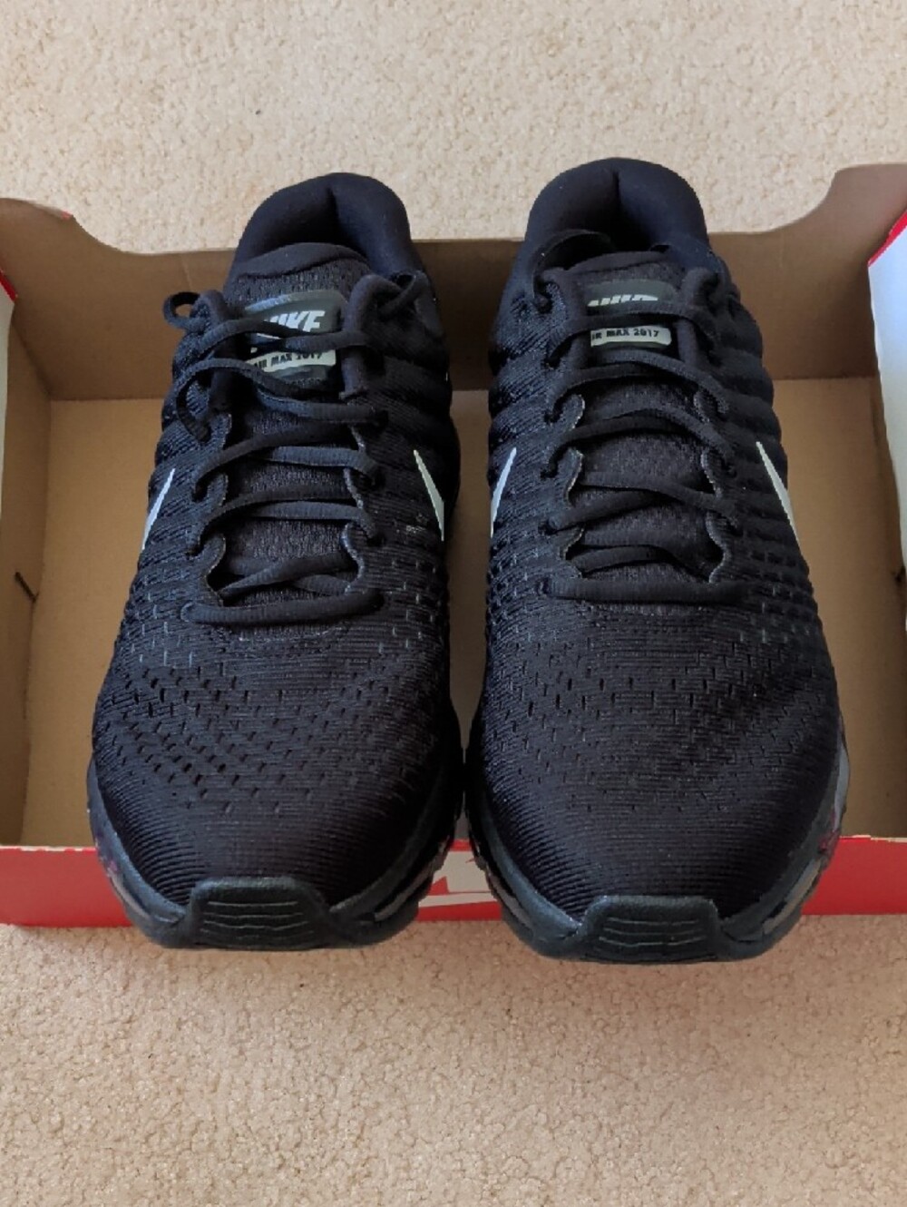 Nike Black Men’s Air Max 2017 Sneakers with White Swoosh - Picture 2 of 4